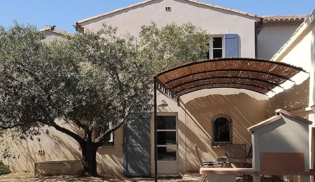 COTTAGE IN PROVENCE NEAR AVIGNON NOT OVERVIEW AIR CONDITIONED