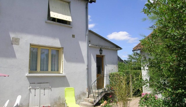 Cottage in Saint-Ennemond with fireplace and enclosed garden
