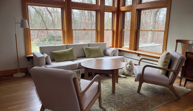 Cottage in South Dartmouth. Peaceful location near beaches and walking trails.