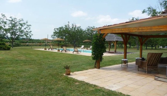 Cottage in the countryside, private swimming-pool, 12 persons