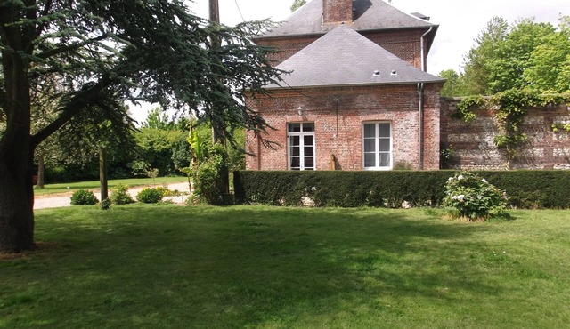 Cottage in the countryside and 15 from the sea