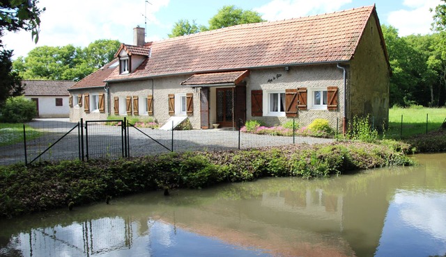 cottage in the countryside near the Magny Cours circuit