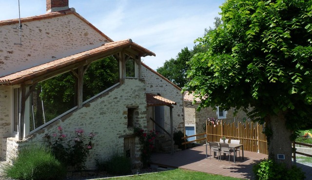 Cottage in the countryside near the Puy du Fou, accepts pets