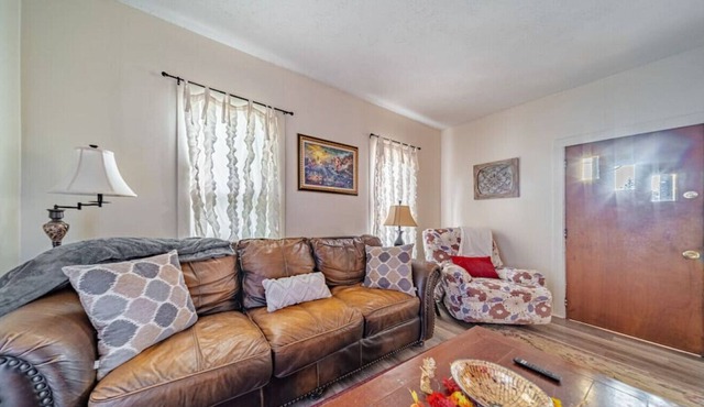 cottage in the falls · Cottage in the Falls, 2 b, 2 bath, fireplace