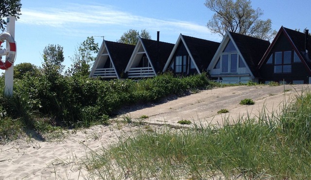 Cottage in the first row - 20 m to the beautiful beach