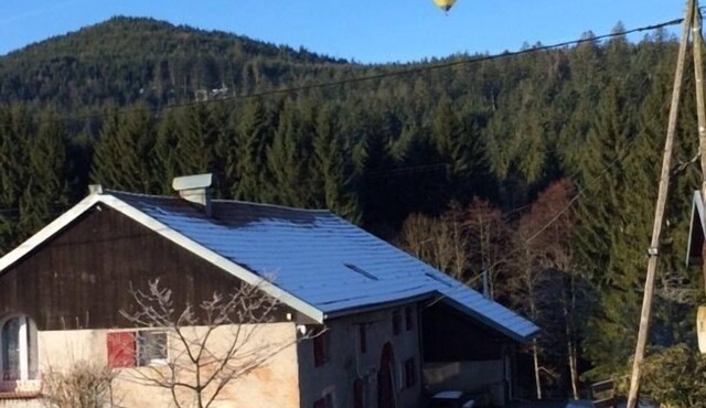 cottage in the heart of the countryside with pool access