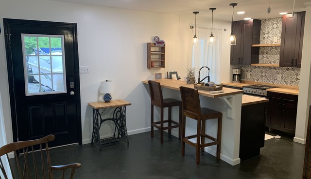 Cottage in the Heart of Savannah. Minutes from downtown & Tybee Island