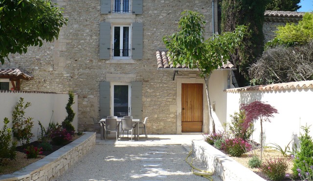 Cottage in the heart of truffle oaks, lavender and vines