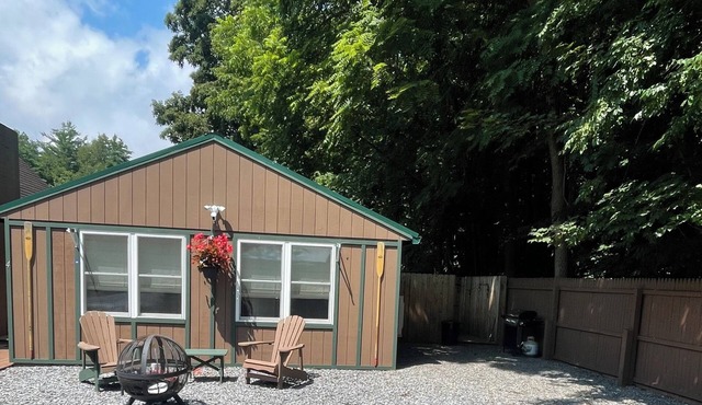 Cottage in the heart of Bolton, Lake George