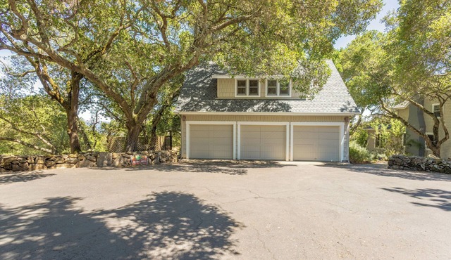 Cottage in the Oaks with Pool