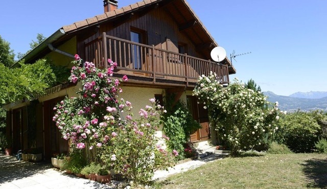 cottage in the Southern Alps with lovely mountain views