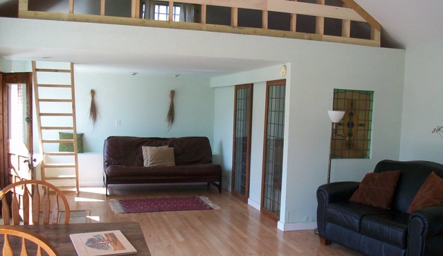 Cottage In The Valley On 50 Acres.