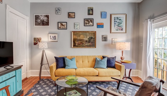 Cottage in Thomas Square, Heated Pool Access