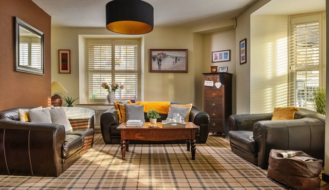 Cottage in Tremadog with Hot Tub & Beaches Nearby