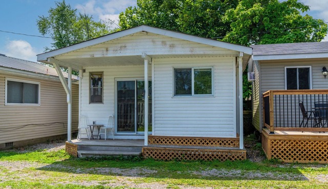 Cottage in Turkey Point - beachfront (FREE PONTOON/SEADOO RENTAL INCLUDED)