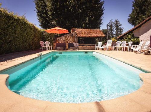 Cottage in Vézac with Pool & River Nearby
