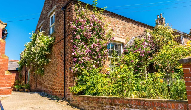 Cottage in village location with lovely views to the Hambleton Hills and White H