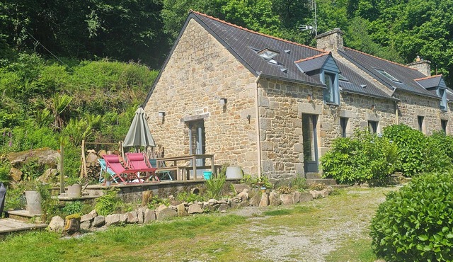 Cottage in wooded heart of Brittany