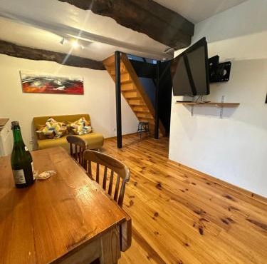 Cottage including secret garden