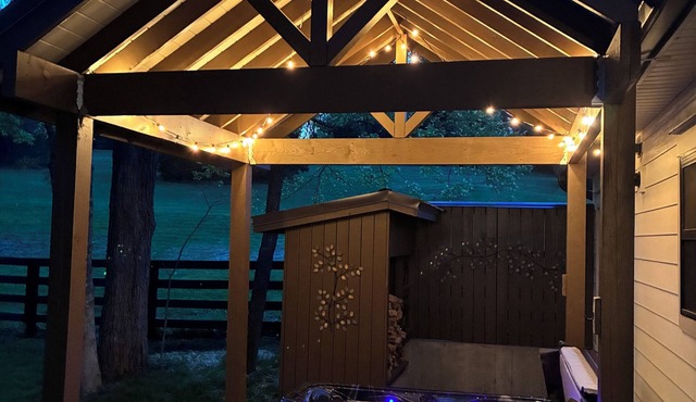 Cottage is located on scenic byway in beautiful bluegrass region of Lexington KY