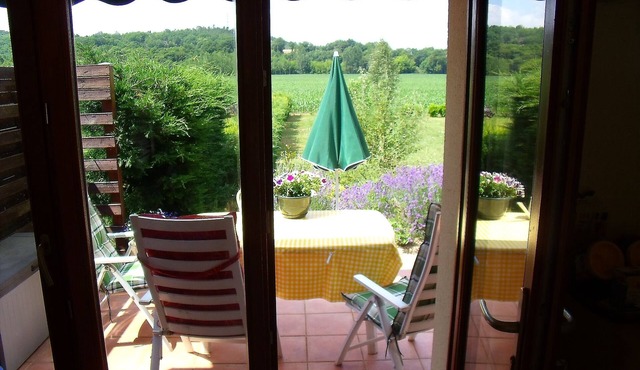 Cottage is within walking distance of Le Bugue, view over fields,pets welcome,wifi
