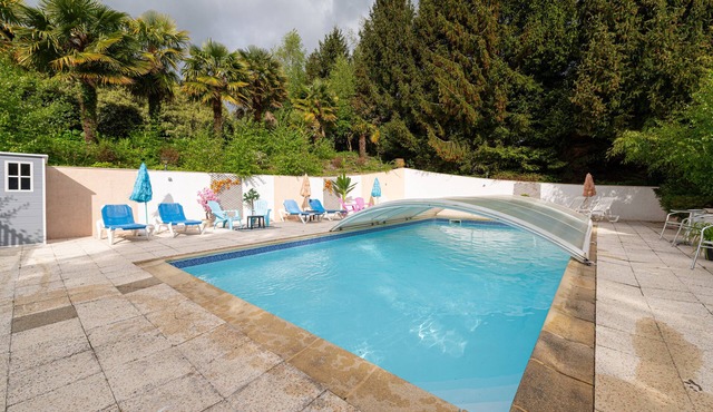 Cottage 'Jardins De La Cantine- Terre Et Mer' with Private Terrace, Shared Garden and Wi-Fi