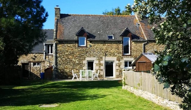 Cottage Koriosolite : à la Campagne Entre Dinan et la mer