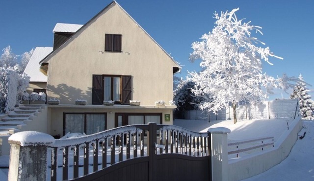 Cottage 'La Datcha' with Mountain View, Private Garden and Wi-Fi