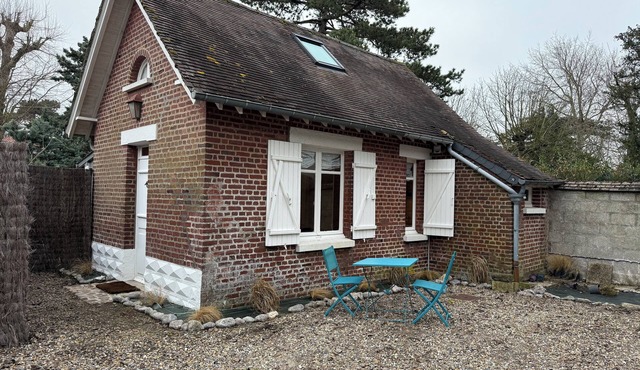 COTTAGE L'OUSTAL ideally located beach and seawall 100 meters away