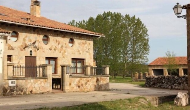 Cottage La Casona de Ocenilla for 12 people