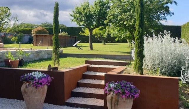 Cottage "La cour joyeuse" with a painter'studio