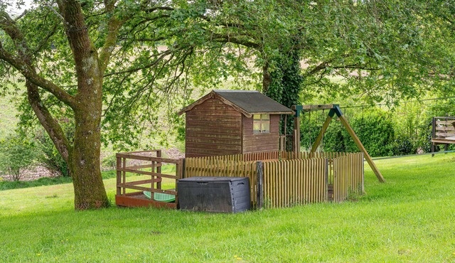 Cottage 'La Maison Blanche' with Shared Pool, Shared Garden and Wi-Fi