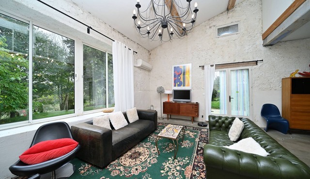 Cottage 'La Maison De Famille Du Chateau' with Shared Pool, Wi-Fi and Air Conditioning