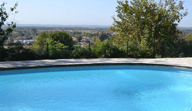 Cottage labeled cottage of France with swimming pool, in the countryside between sea and mountains