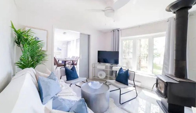 Cottage / Lake House in Dorset| Raven Shores