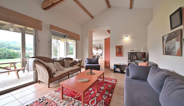 Cottage 'Le Clos Saint-Paul Nature - 8 Pers' with Mountain View and Shared Pool