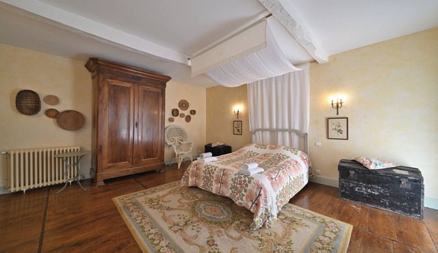 Cottage 'Le Clos St-Paul Comminges - 13 Pers' with Mountain View, Shared Pool and Wi-Fi