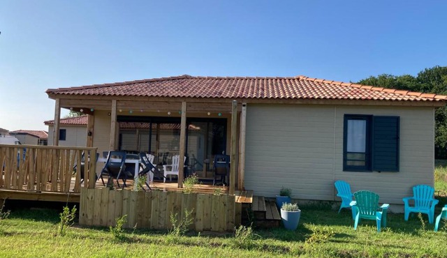 Cottage Le Colibri au calme piscine chauffée sauna hammam fermée de novembre a fin avril parc multisports
