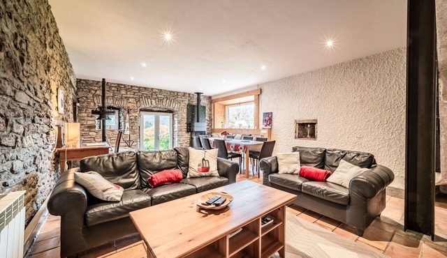 Cottage 'Leyetaz' with Lake View, Private Terrace and Wi-Fi