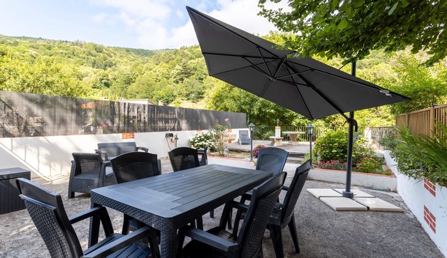 Cottage 'Le Petit Duc' with Mountain View, Private Terrace and Wi-Fi