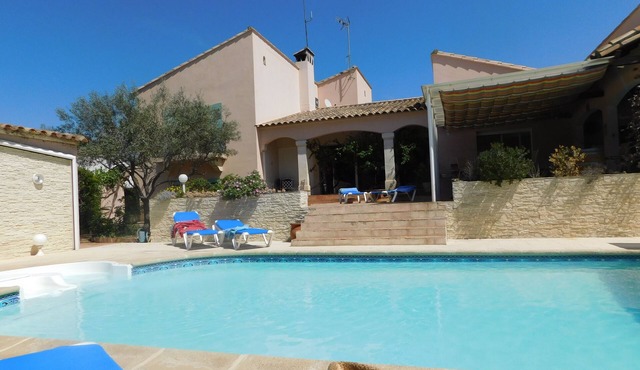 Cottage Les Bougainvillées de Camargue 2 people, heated pool