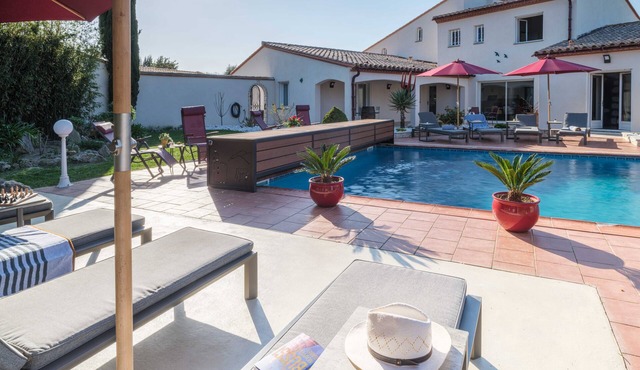 cottage les cypres garden view