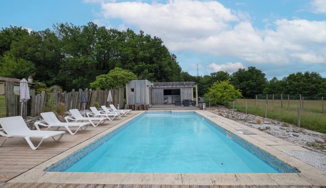 Cottage 'Les Daims De Gardelac' with Private Pool, Wi-Fi and Air Conditioning