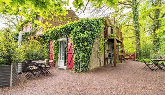 Cottage 'Les Gîtes Du Robelier - L'étang' with Private Terrace, Shared Garden and Wi-Fi