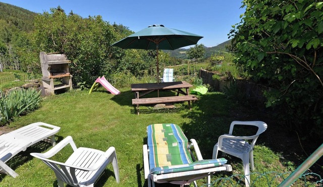 Cottage "Les Hirondelles" with Mountain View, Shared Garden & Wi-Fi