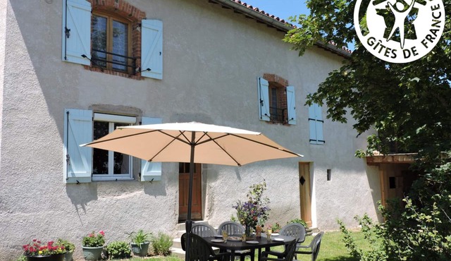 Cottage Les Hortensias in Pralong - Charm and Comfort for 4 Guests with Internet