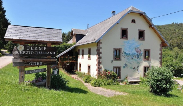 Cottage "Les Pruniers" with Shared Garden & Wi-Fi