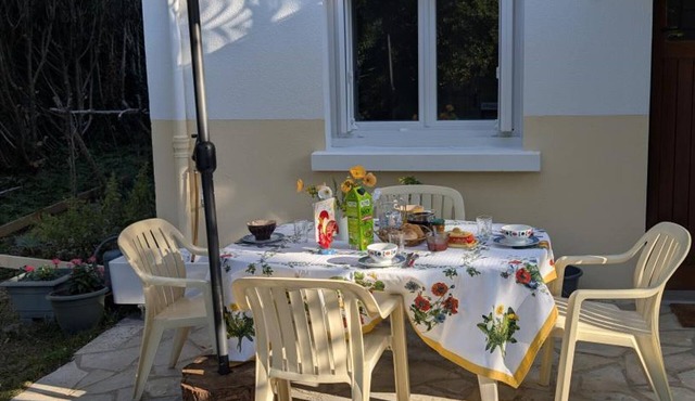 Cottage Les Tilleuls: Charm of Touraine, Garden, Terrace