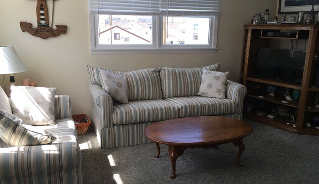 Cottage located 1 block from the beach and 1 block to the bay in Ocean Beach 2