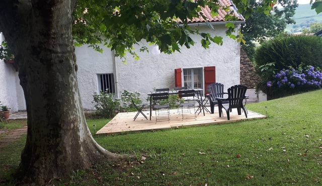 Cottage located in a natural environment, located between sea and mountain.